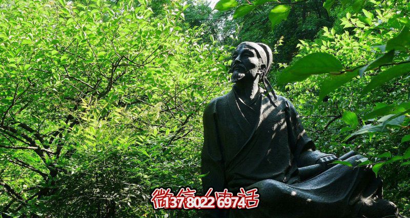 古代名人李白青銅雕塑，讓花園廣場坐擁舊韻