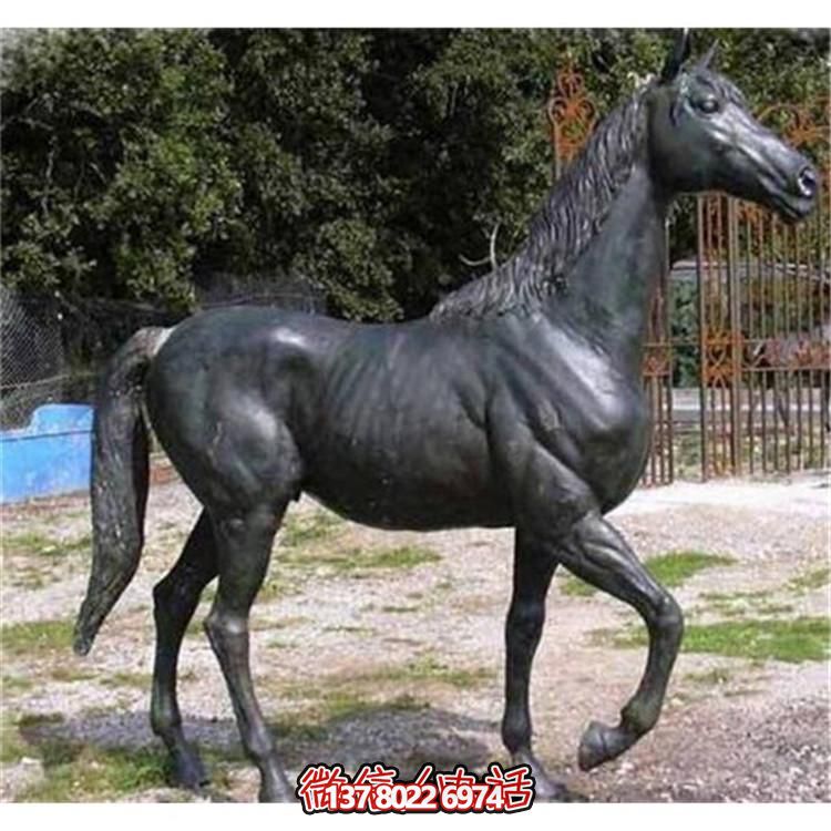 玻璃鋼仿銅馬雕塑，為園林廣場增添獨特魅力