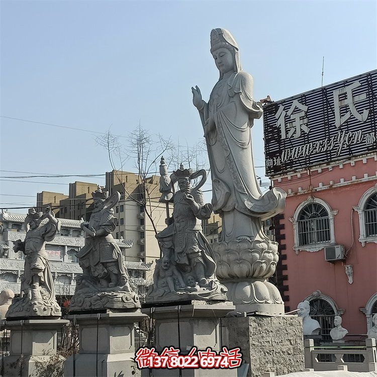 精美關(guān)公、佛像和石獅子雕刻，青石裝點(diǎn)美化廣場(chǎng)