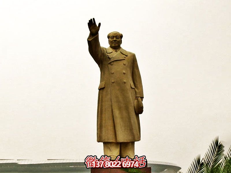 毛澤東偉人銅雕揮手，宣揚偉大精神！