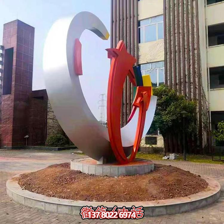 精致不銹鋼月牙雕塑，打造現(xiàn)代都市景觀