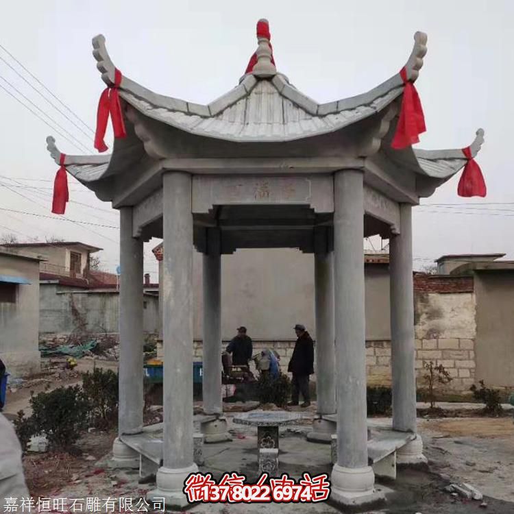 仿古石雕亭子，增添學校公園獨特韻味