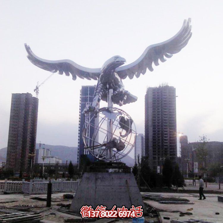 不銹鋼老鷹雕塑，點(diǎn)綴戶(hù)外園林景觀(guān)
