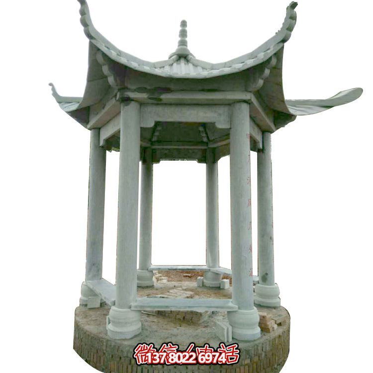 山頂簡易涼亭，讓您輕松觀賞美景