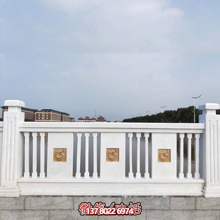 “羅馬柱式漢白玉歐式欄桿，為河道邊裝飾和防護(hù)”